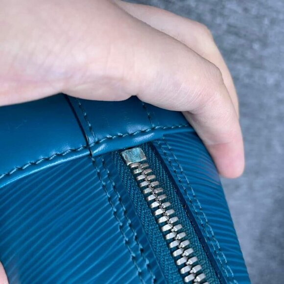 100% Authentic Louis Vuitton Alma Epi Leather Satchel Bag 480-081024 - Picture 9 of 16